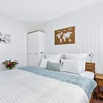 בית נופש 5 Beaufort - Wasserhaus, Meerblick, Sauna, Dachterrasse, Bootsanleger, Strandkorb אולפניץ