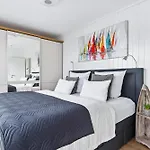 5 Beaufort - Wasserhaus, Meerblick, Sauna, Dachterrasse, Bootsanleger, Strandkorb אולפניץ