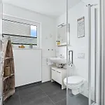 בית נופש 5 Beaufort - Wasserhaus, Meerblick, Sauna, Dachterrasse, Bootsanleger, Strandkorb אולפניץ