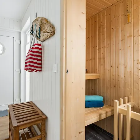 5 Beaufort - Wasserhaus, Meerblick, Sauna, Dachterrasse, Bootsanleger, Strandkorb